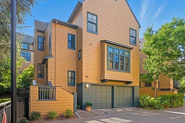 Attached, Exterior, Facade, Rowhouse