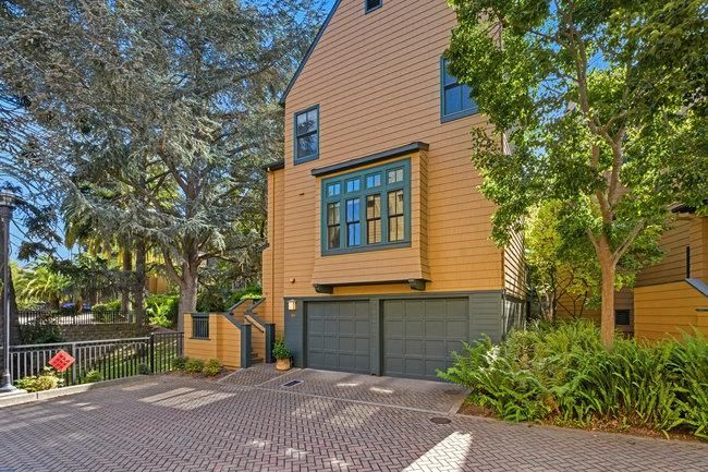 Attached, Exterior, Facade, Rowhouse