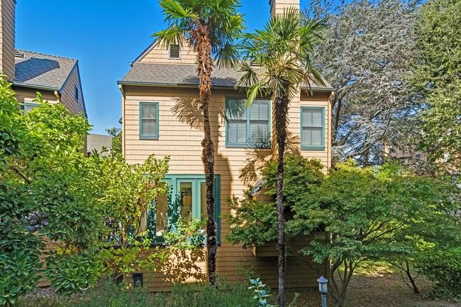 Exterior, Facade, Queen Anne Victorian