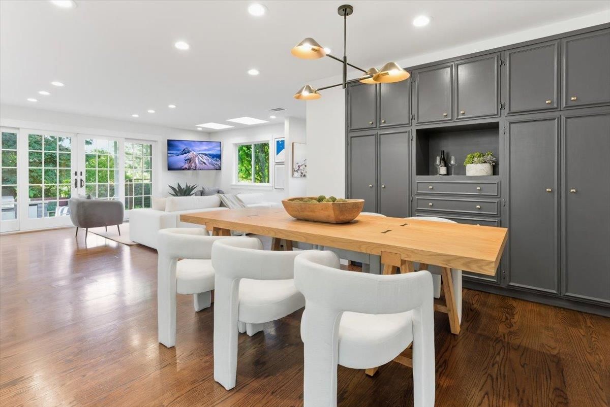 Dining room, Interior, Living room, Pendant Lights, Recessed Lighting, Wood Texture Flooring
