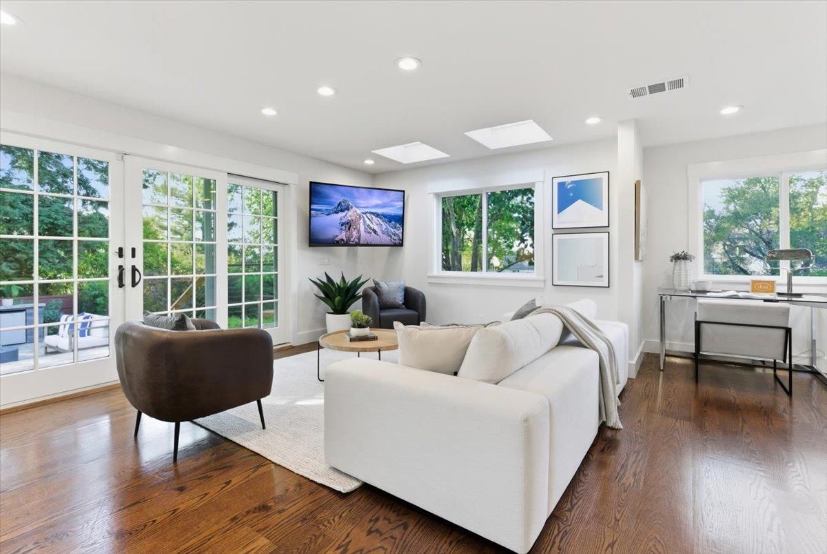 Interior, Living room, Recessed Lighting, Wood Texture Flooring