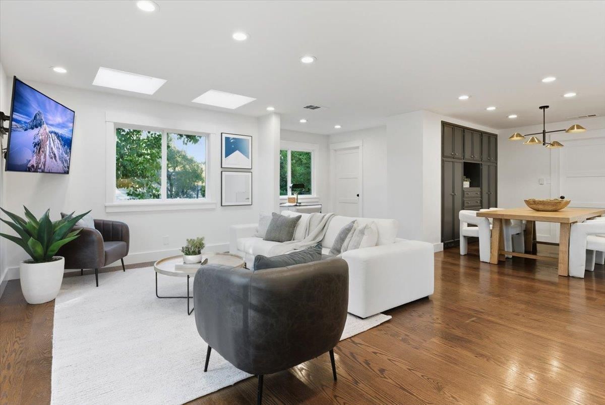 Dining room, Interior, Living room, Pendant Lights, Recessed Lighting, Wood Texture Flooring