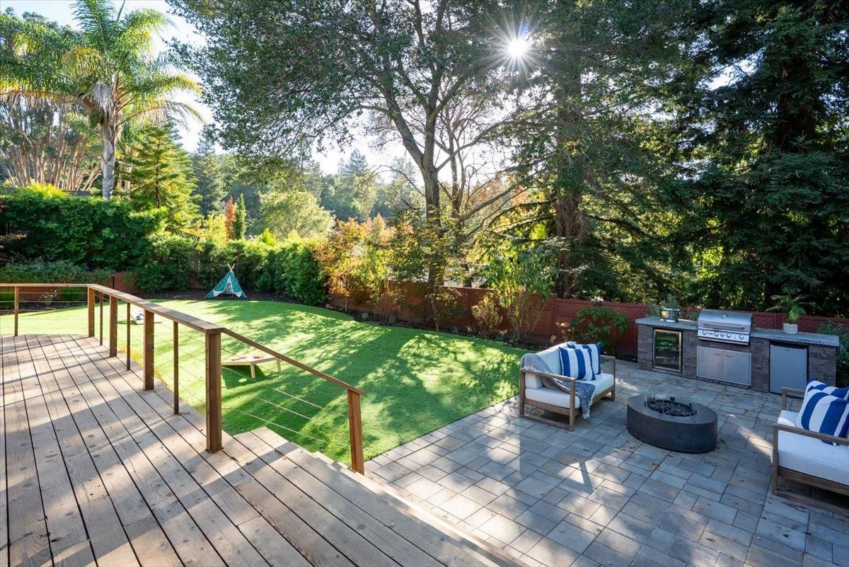 Backyard, Exterior, Outdoor Kitchen