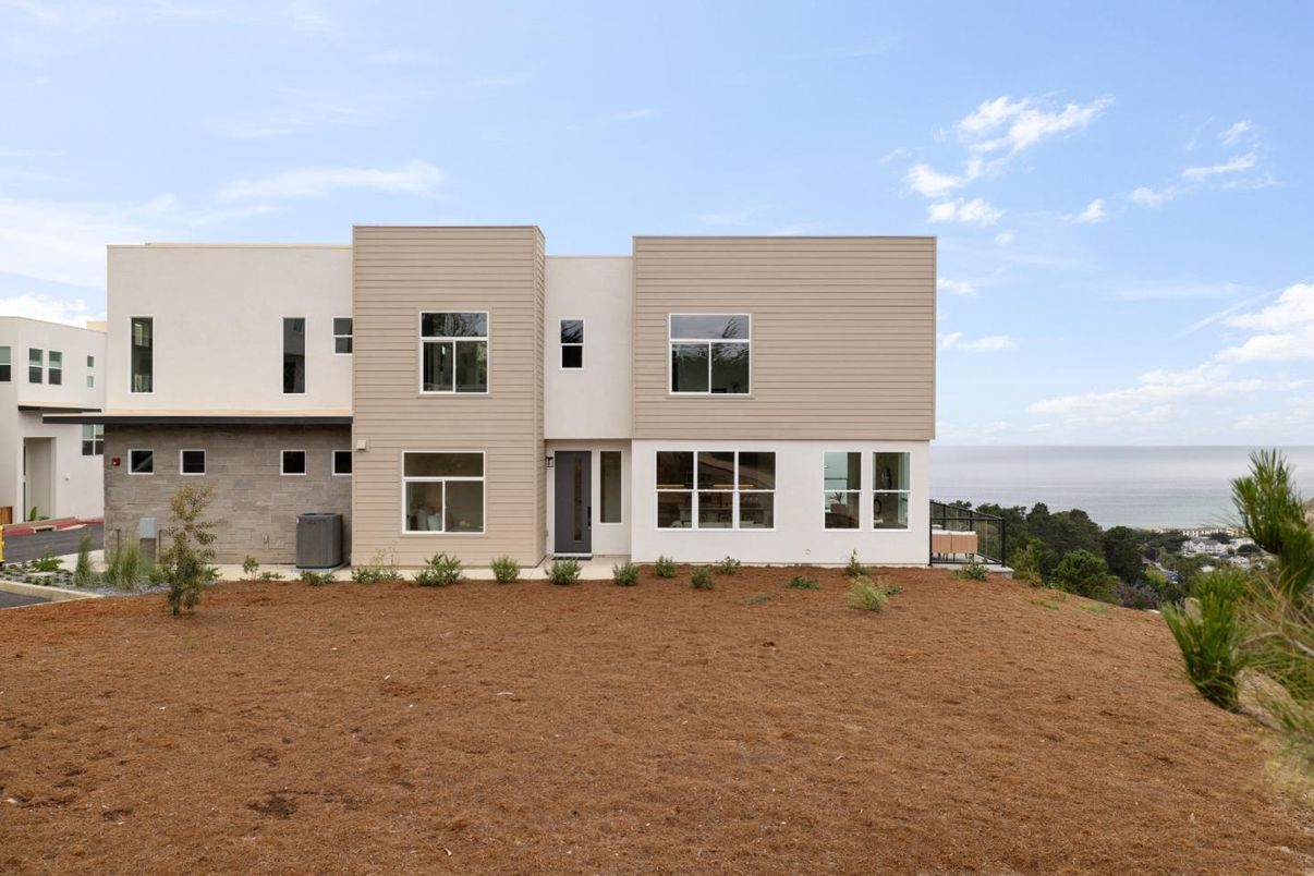 Backyard, Exterior, Facade, Water, Modern