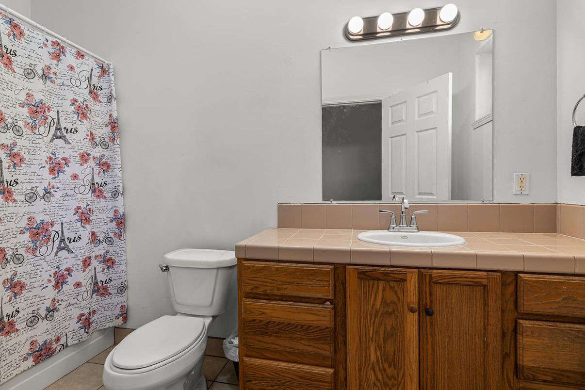 Bathroom, Interior, Tile Countertops