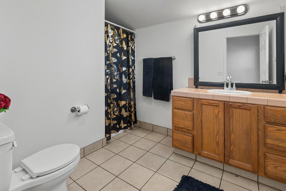 Bathroom, Interior, Tile Countertops