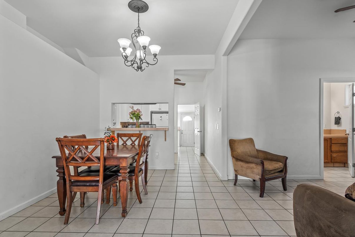 Chandelier, Dining room, Interior