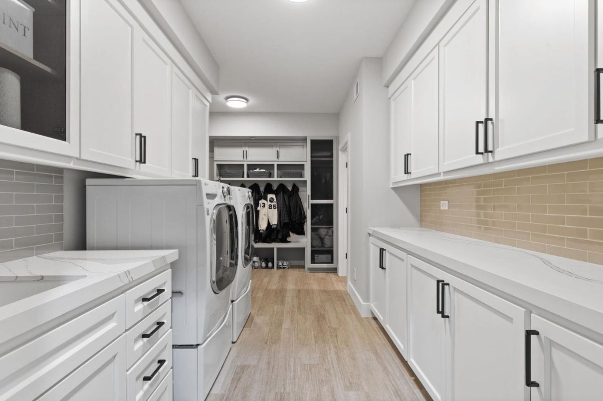 Interior, Washer, Wood Texture Flooring