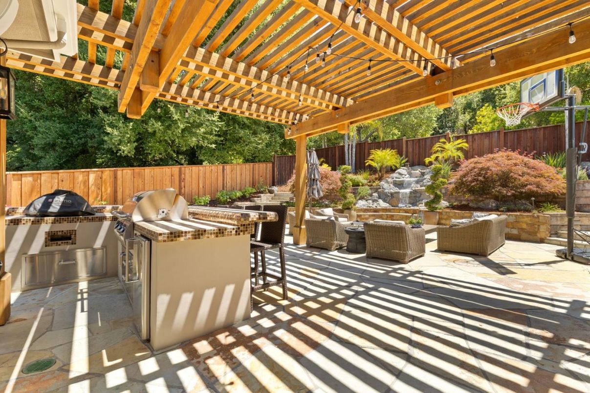 Exterior, Outdoor Kitchen