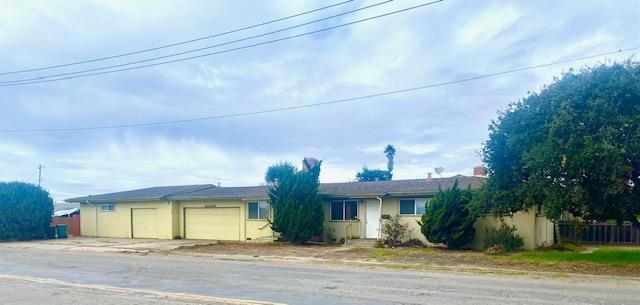 Attached, Exterior, Facade, Ranch