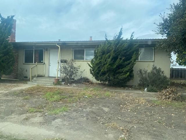 Backyard, Exterior, Facade, Ranch