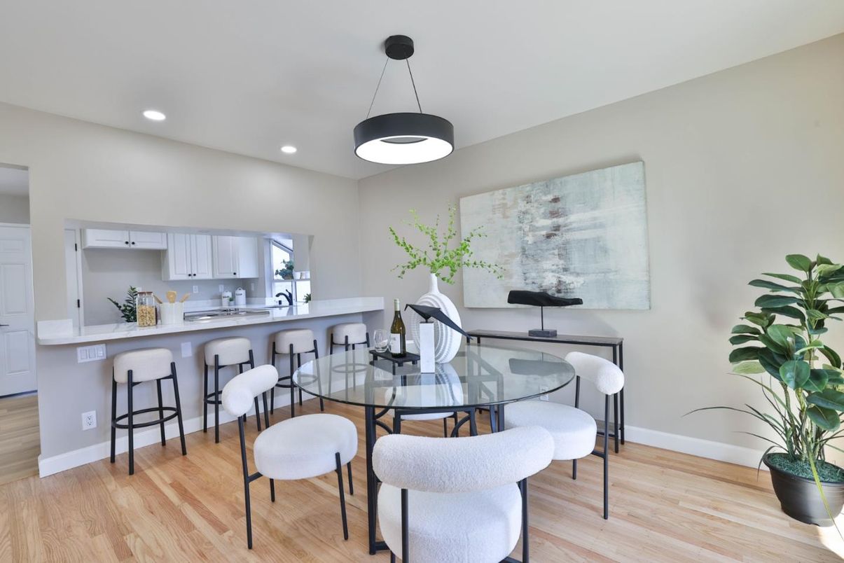 Dining room, Interior, Kitchen, Pendant Lights, Recessed Lighting, Wood Texture Flooring