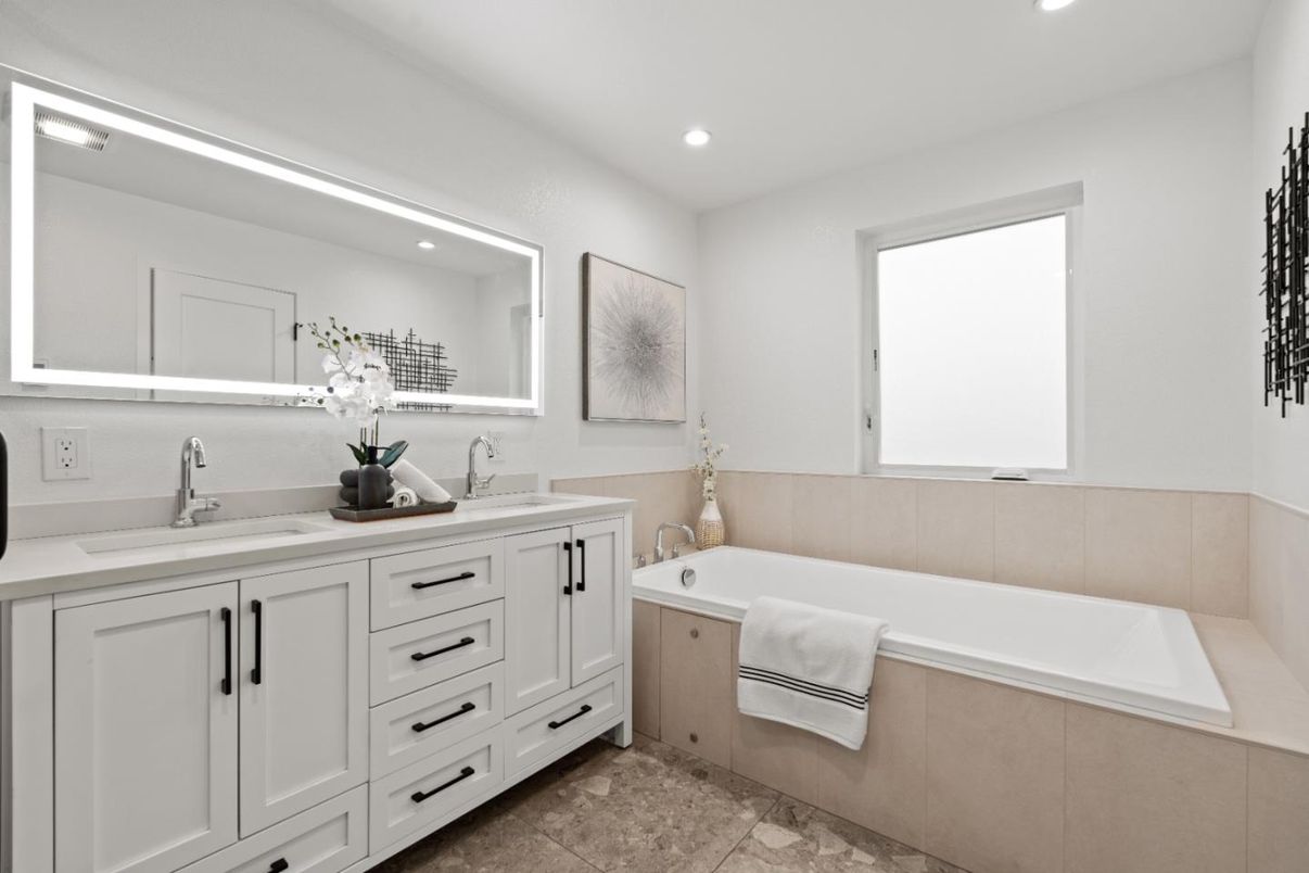 Bathroom, Dual Sink Vanities, Interior, Recessed Lighting