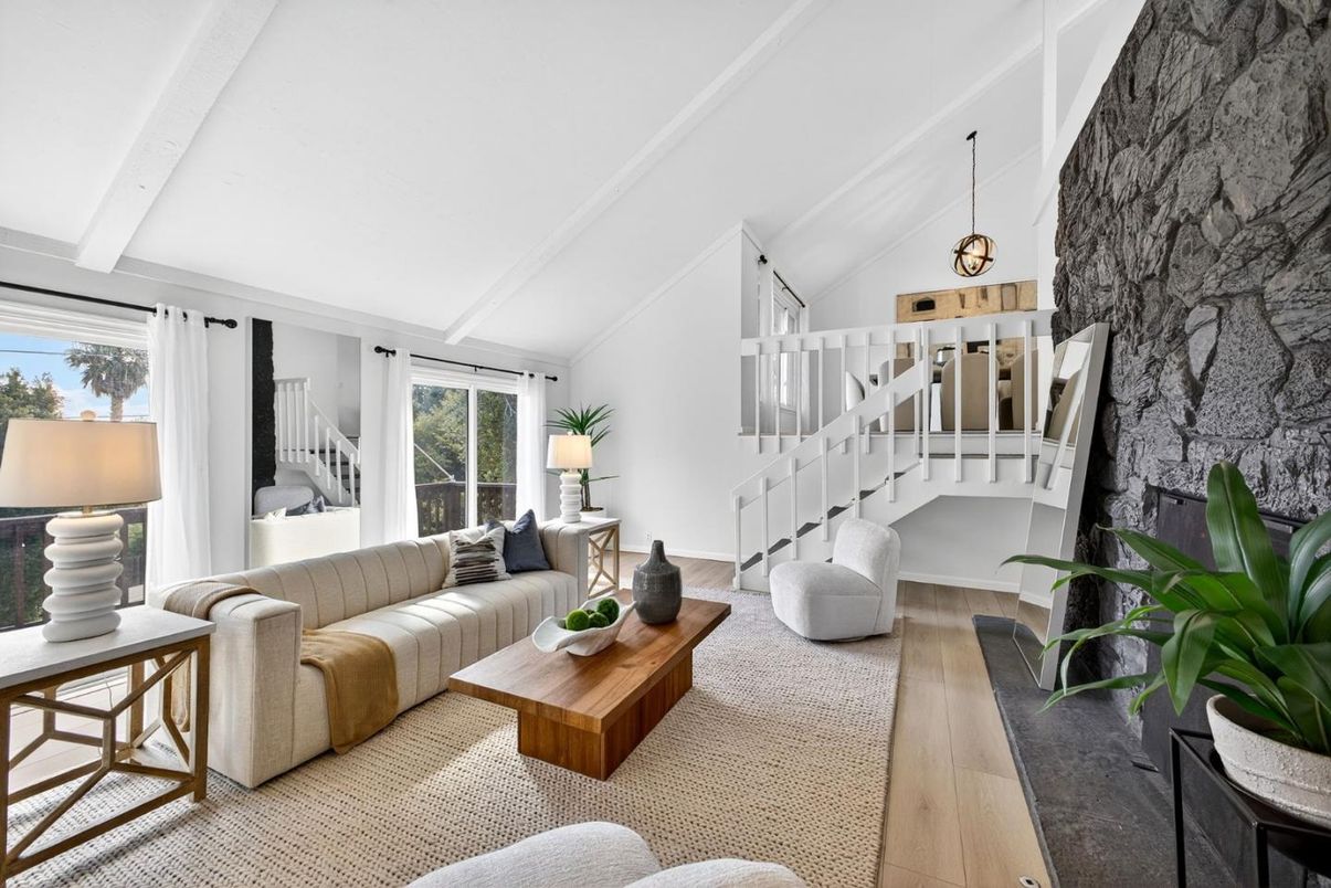 Interior, Living room, Pendant Lights, Stone Walls, Wood Texture Flooring