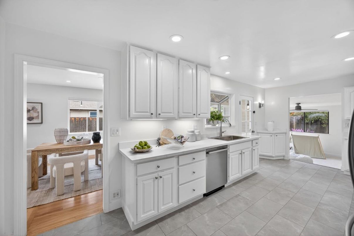 Dining room, Interior, Kitchen, Recessed Lighting