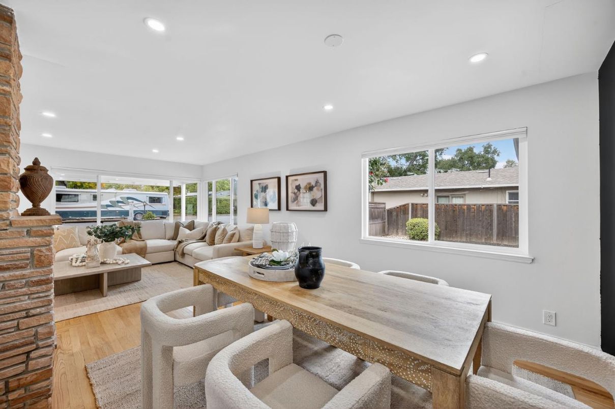 Dining room, Interior, Living room, Recessed Lighting, Wood Texture Flooring