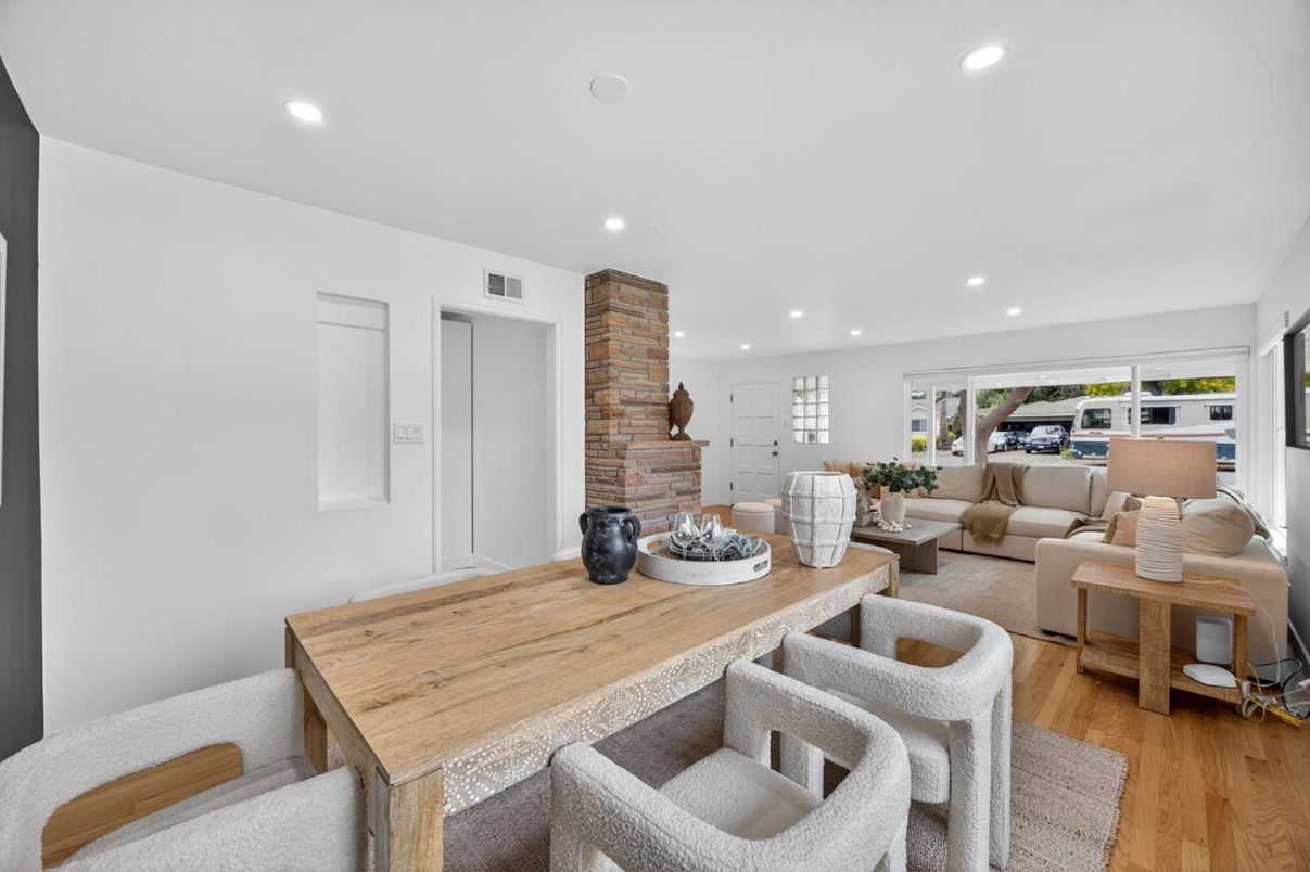 Dining room, Interior, Living room, Recessed Lighting, Wood Texture Flooring