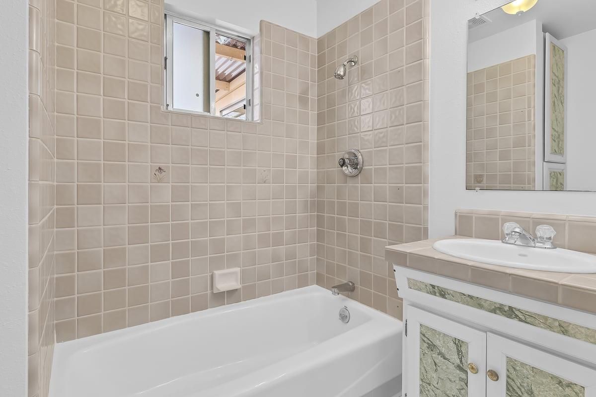 Bathroom, Interior, Tile Countertops