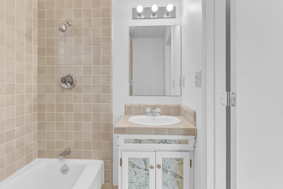 Bathroom, Interior, Tile Countertops