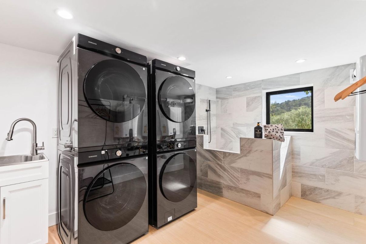 Interior, Recessed Lighting, Utility Closets, Washer, Wood Texture Flooring