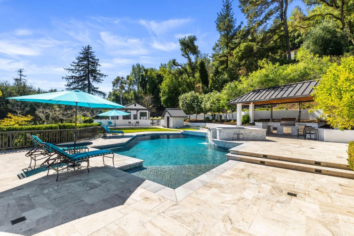 Exterior, Outdoor Kitchen, Pool