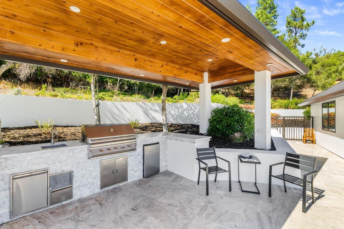 Exterior, Outdoor Kitchen