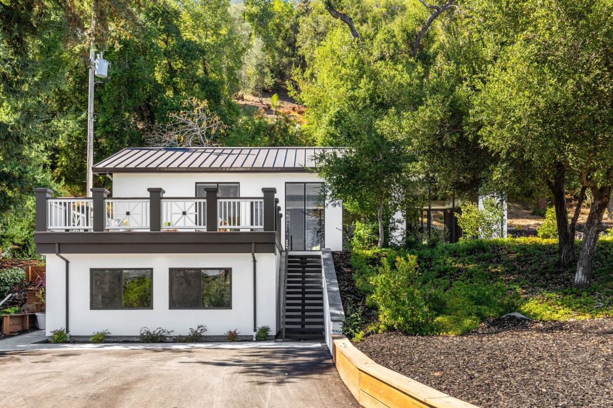 Exterior, Facade, Farmhouse