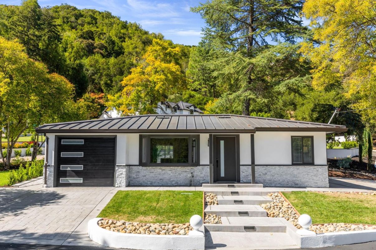 Attached, Exterior, Facade, Ranch