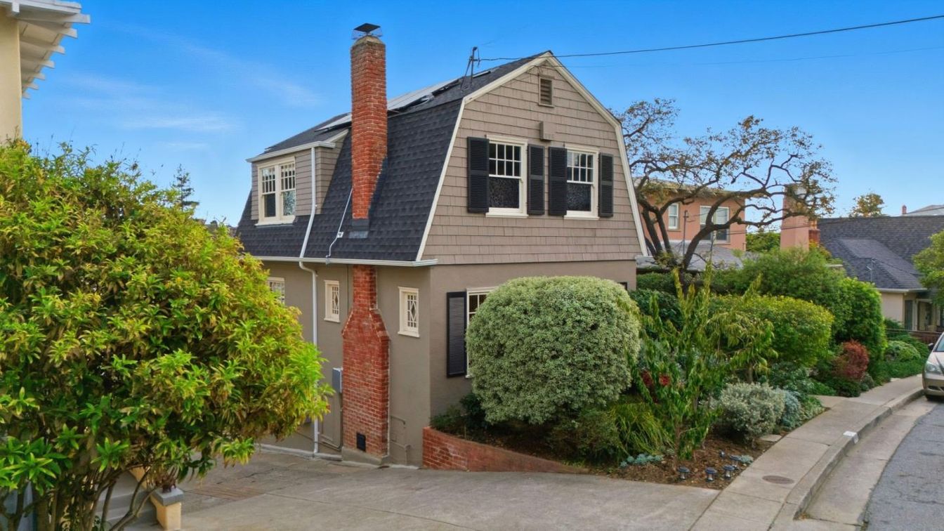 Exterior, Facade, Brick Facade, Queen Anne Victorian