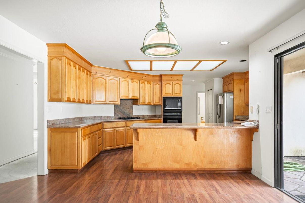 Interior, Kitchen, Pendant Lights, Recessed Lighting, Wood Texture Flooring