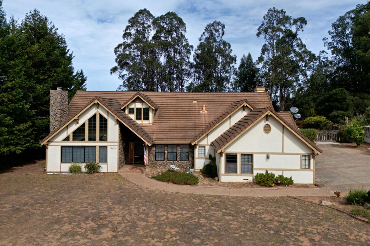 Exterior, Facade, Tudor Revival