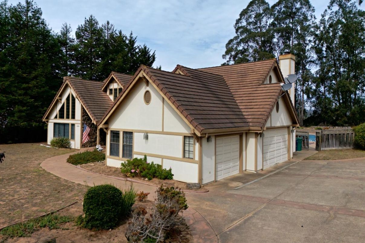 Backyard, Detached Garage, Exterior