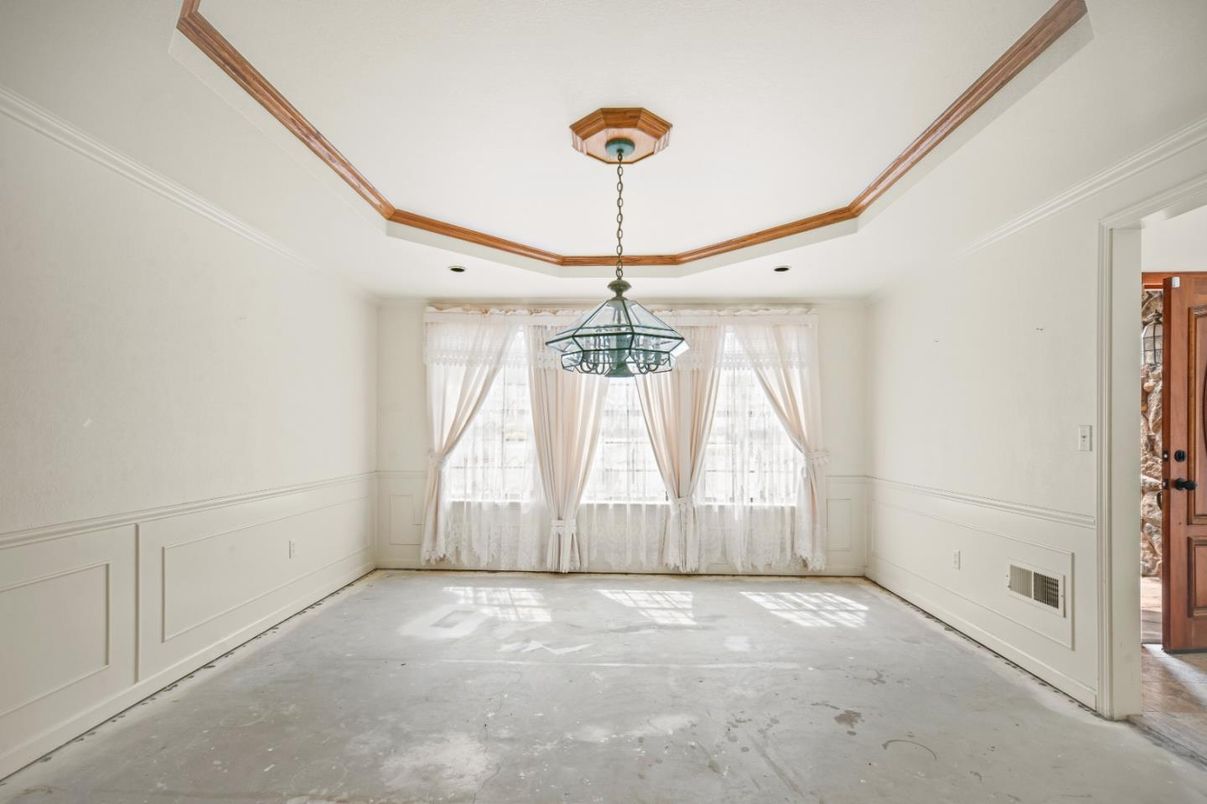 Empty room, Interior, Pendant Lights