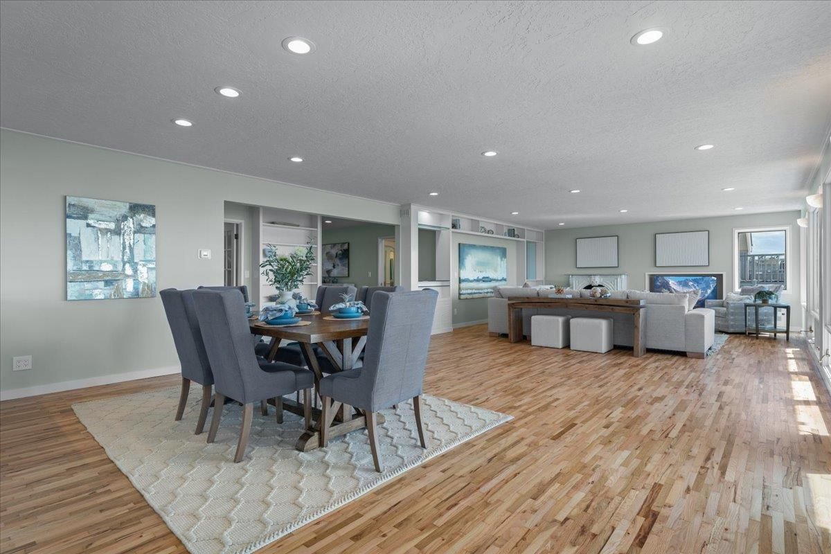Dining room, Interior, Living room, Recessed Lighting, Wood Texture Flooring
