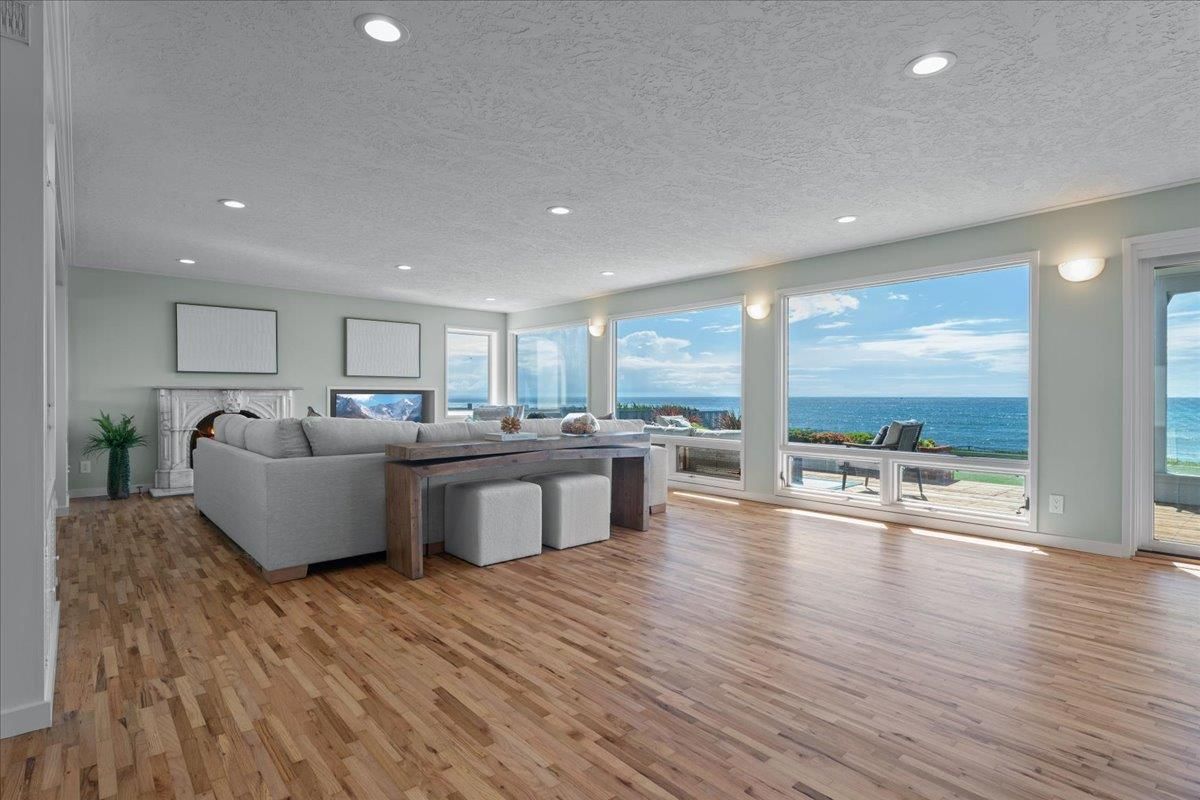Interior, Living room, Recessed Lighting, Water, Wood Texture Flooring