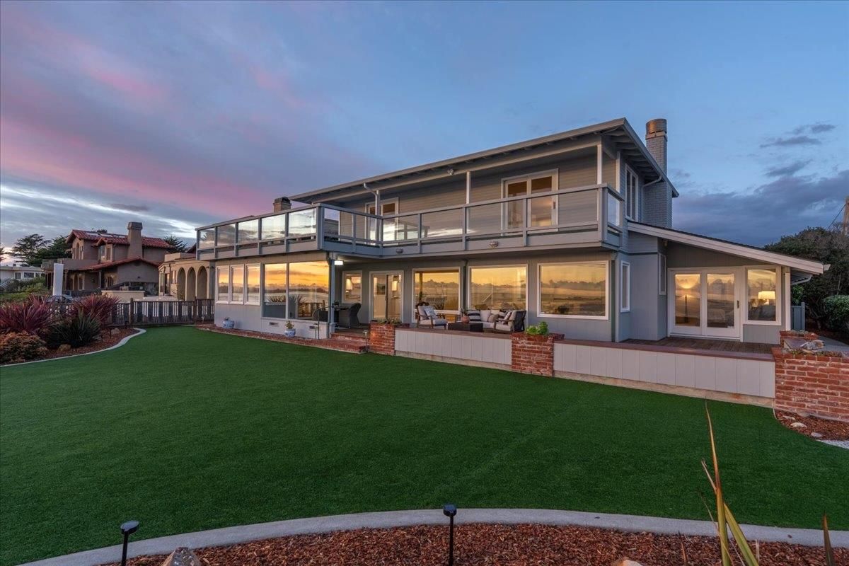 Backyard, Exterior, Facade, Modern