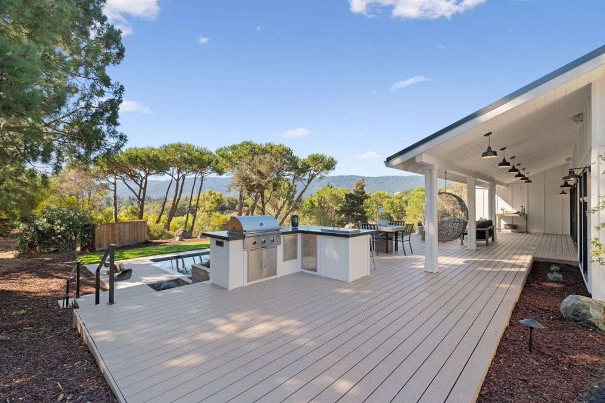 Exterior, Outdoor Kitchen