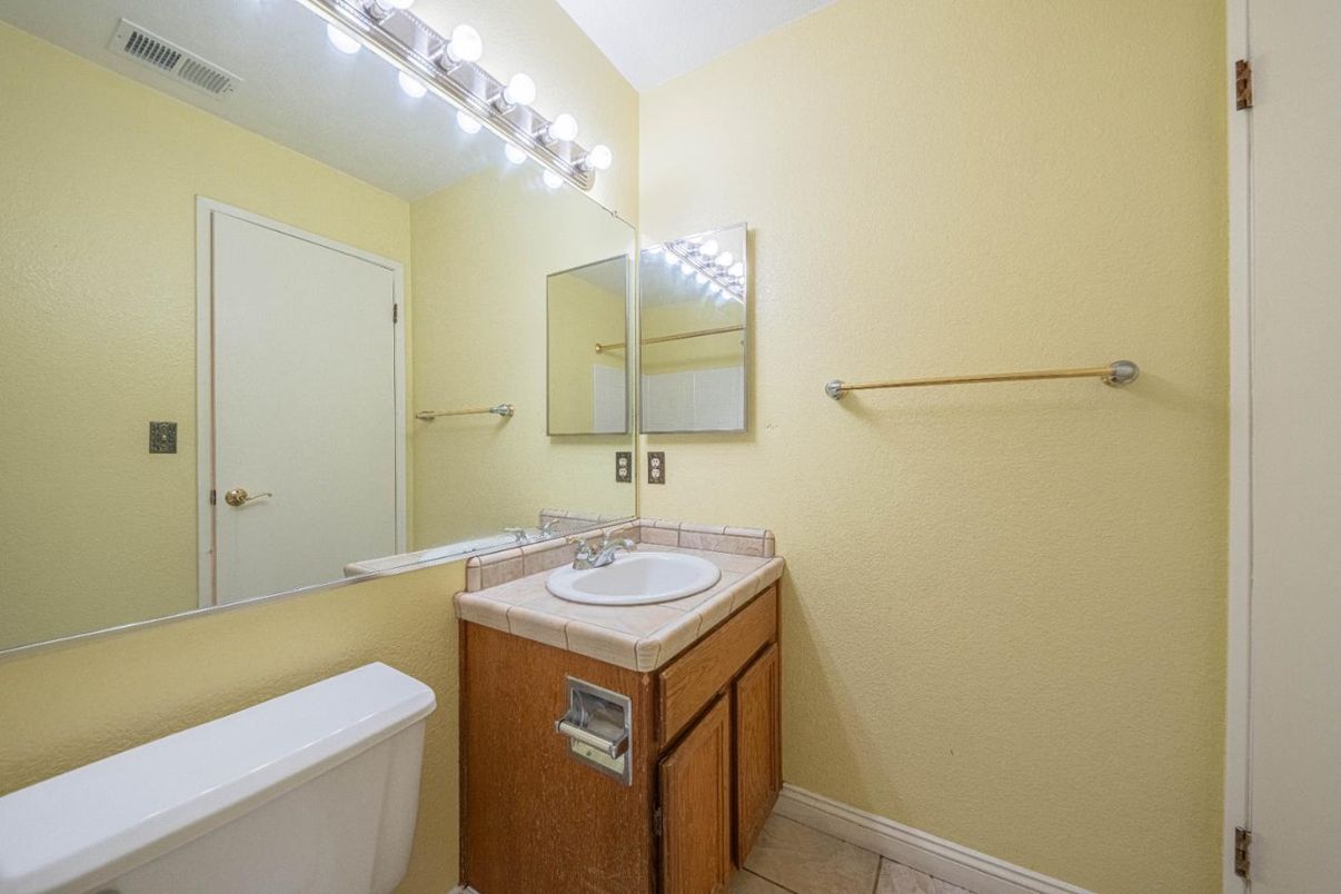 Bathroom, Interior, Tile Countertops