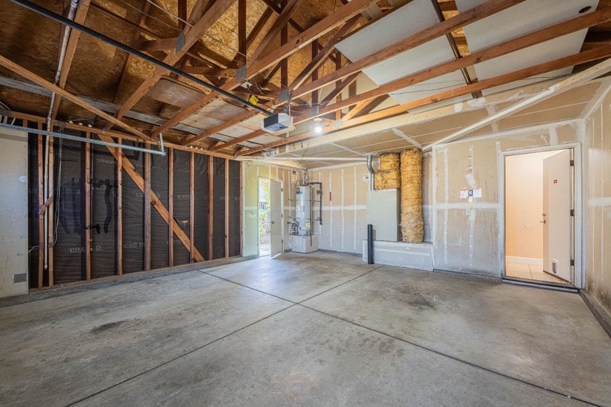 Empty room, Interior, Wooden Beams