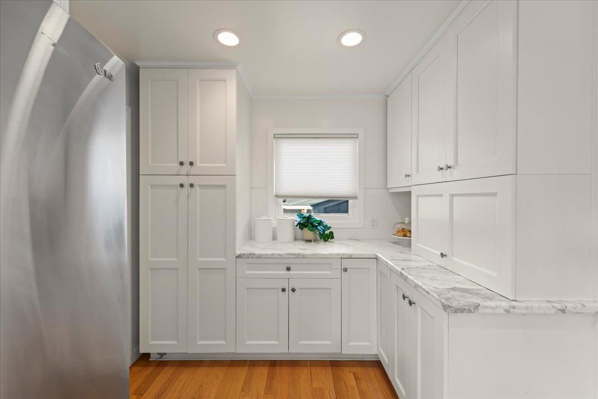 Interior, Kitchen, Recessed Lighting, Wood Texture Flooring