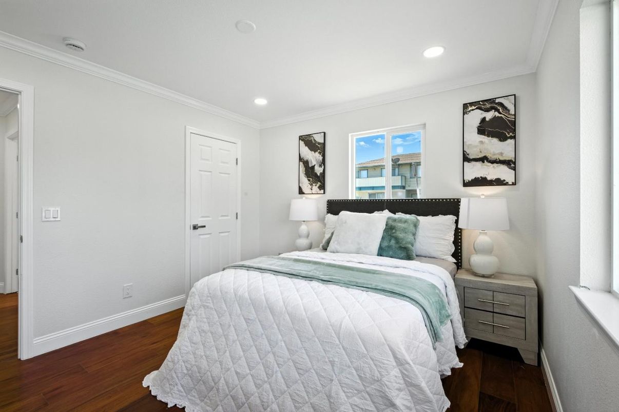 Bedroom, Interior, Recessed Lighting, Wood Texture Flooring