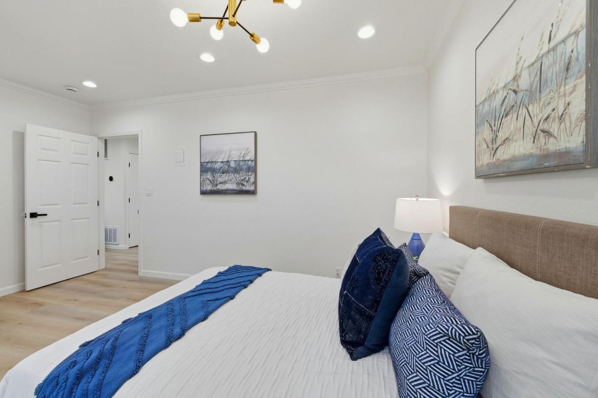 Bedroom, Interior, Pendant Lights, Recessed Lighting, Wood Texture Flooring