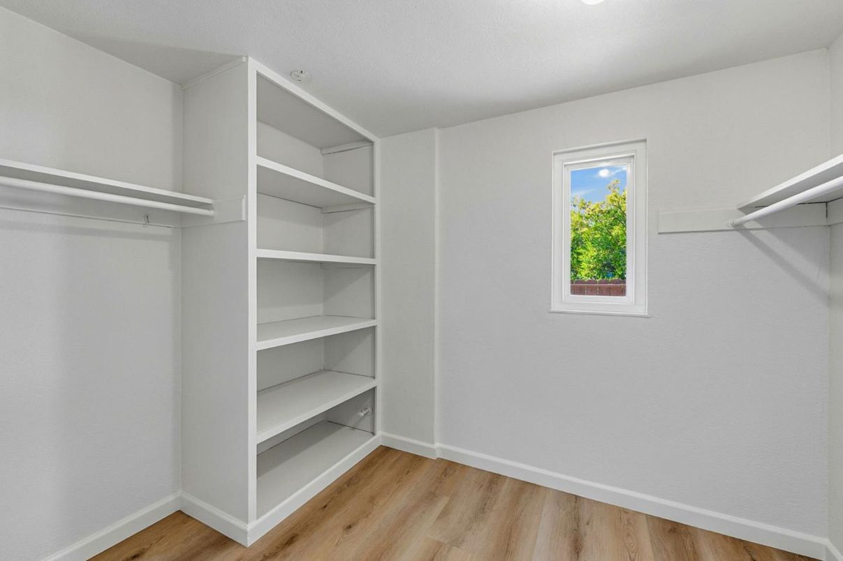 Interior, Walk-in Closets, Wood Texture Flooring