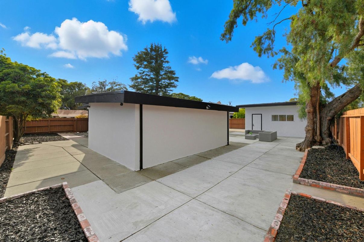 Detached Garage, Exterior