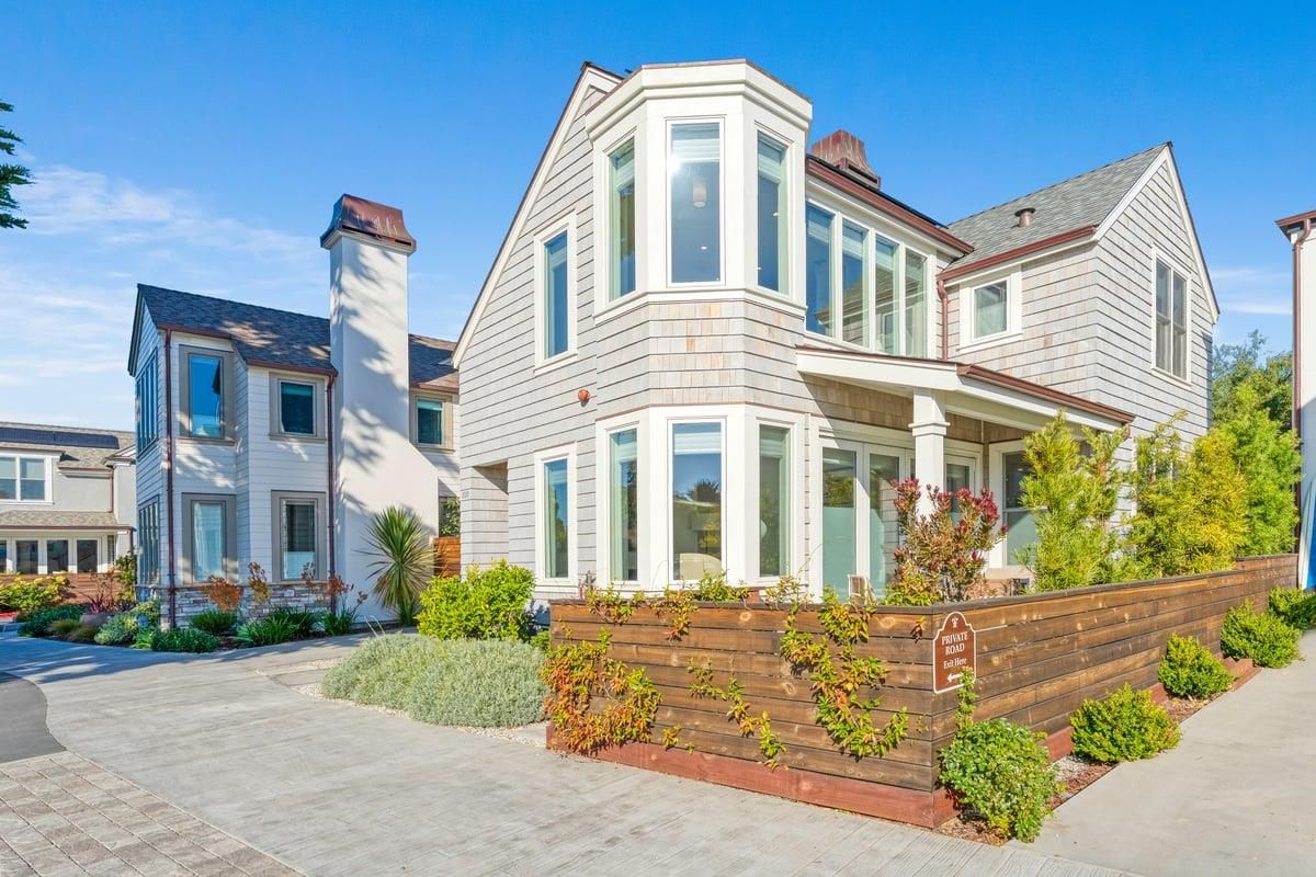 Exterior, Facade, Queen Anne Victorian