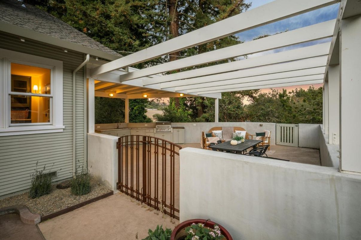 Exterior, Outdoor Kitchen