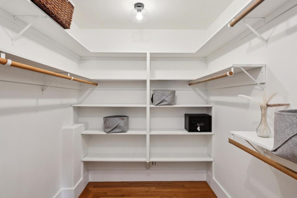 Interior, Walk-in Closets, Wood Texture Flooring