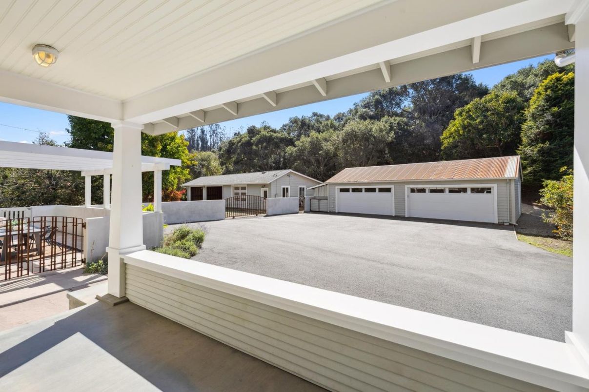 Detached Garage, Exterior