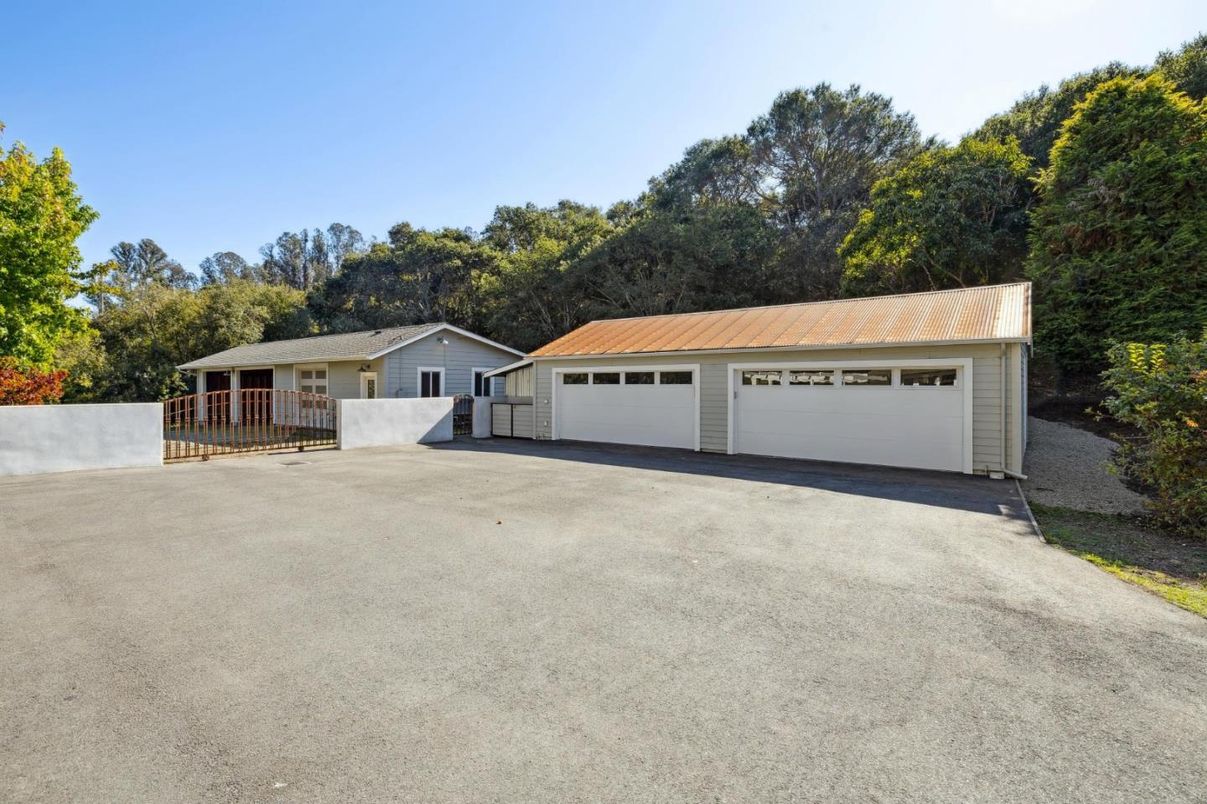 Detached Garage, Exterior