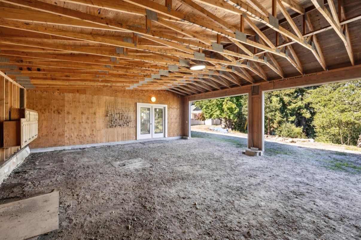 Exterior, Wooden Beams